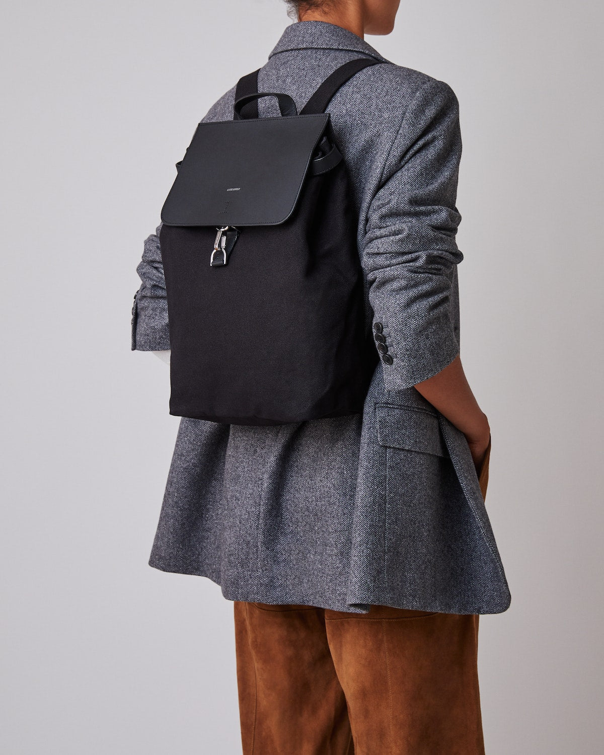 Sac à dos en cuir et coton bio | noir "alva metal hook black with black leather"