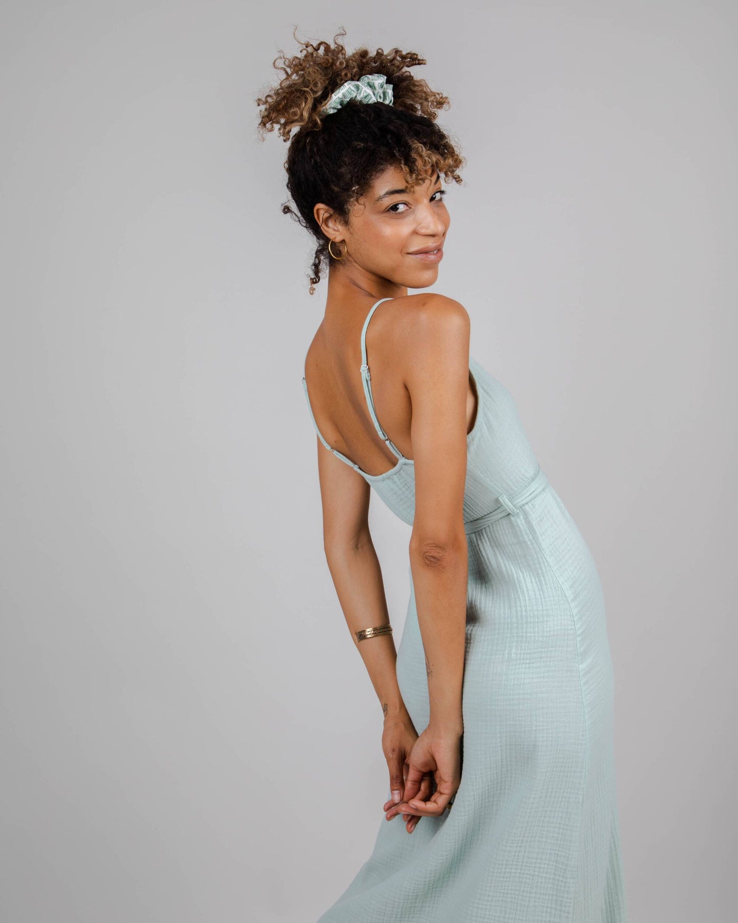 Robe longue en coton bio | bleu "bubble strap dress light morera"