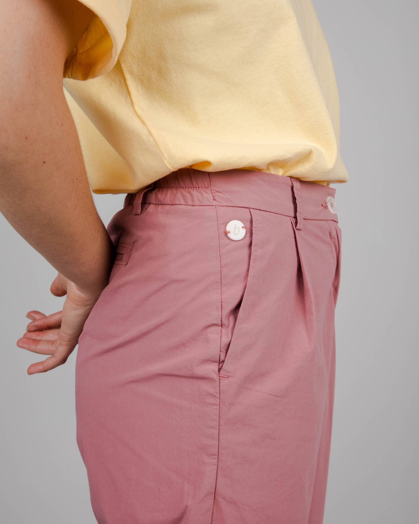 Chino à pinces en coton bio | Rose "elastic pleated chino dusty pink"