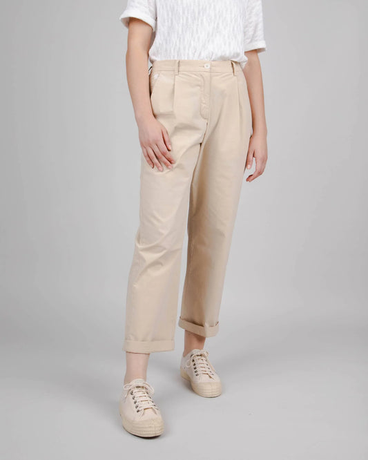 Chino à pinces en coton bio | Beige "elastic pleated chino sand"