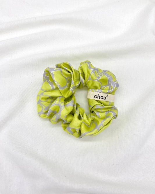 Chouchou marbré vert citron en soie upcyclée - petit