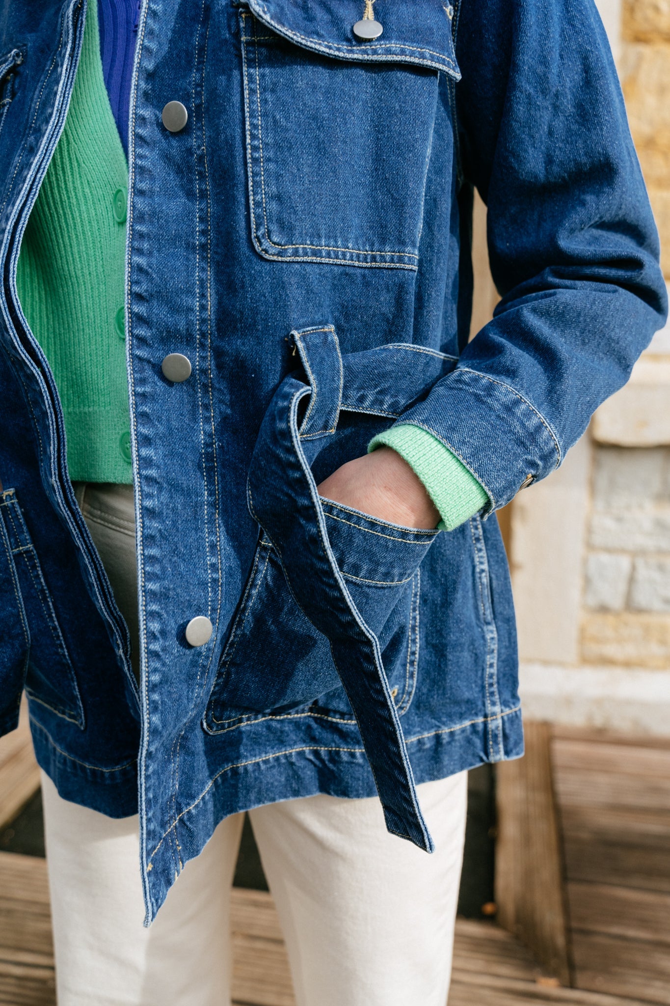 Veste en jean ceinturée en coton recyclé - lysaan denim wavy blue