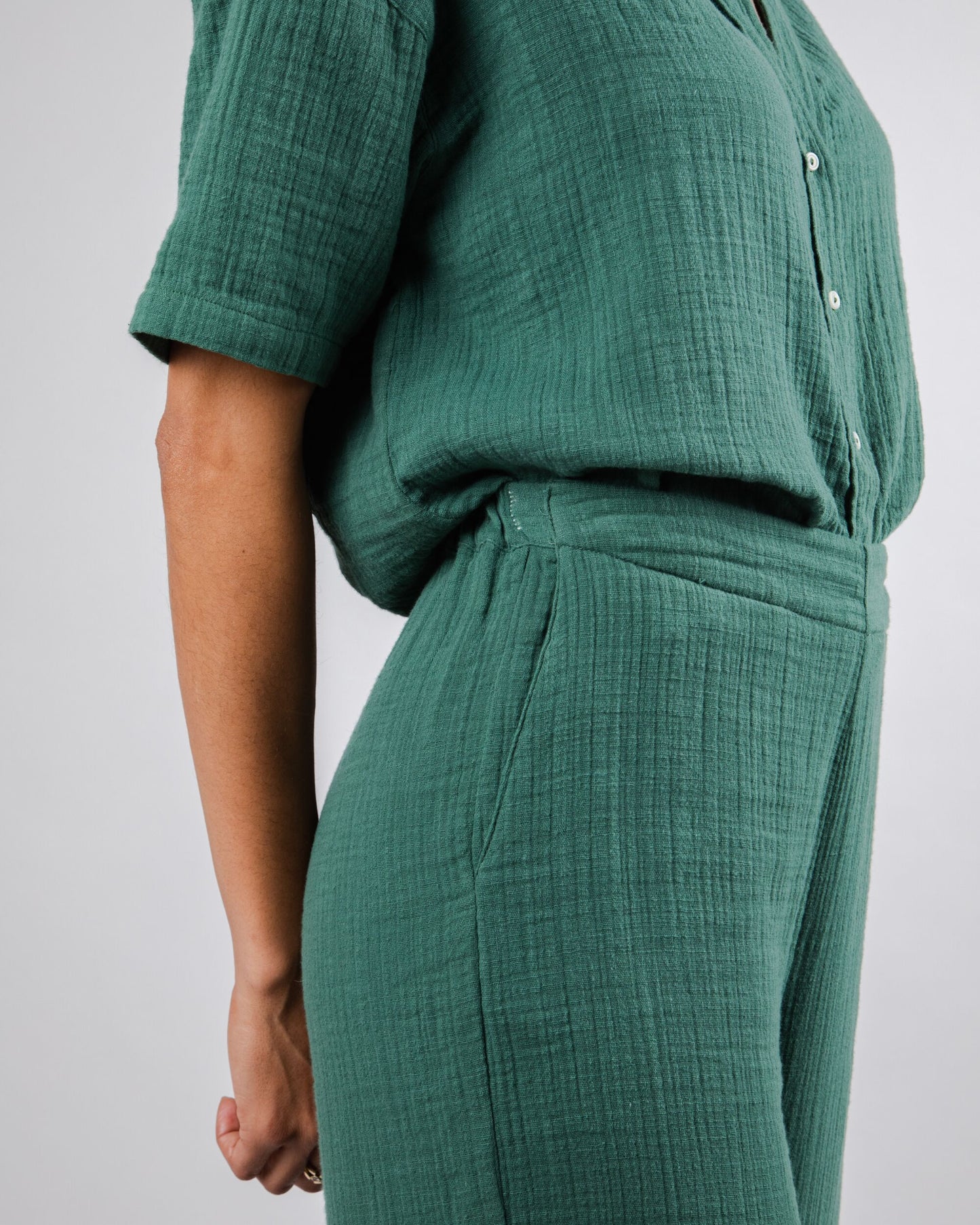 Pantalon ample texturé vert en coton bio - bubble wide leg pant morera - green