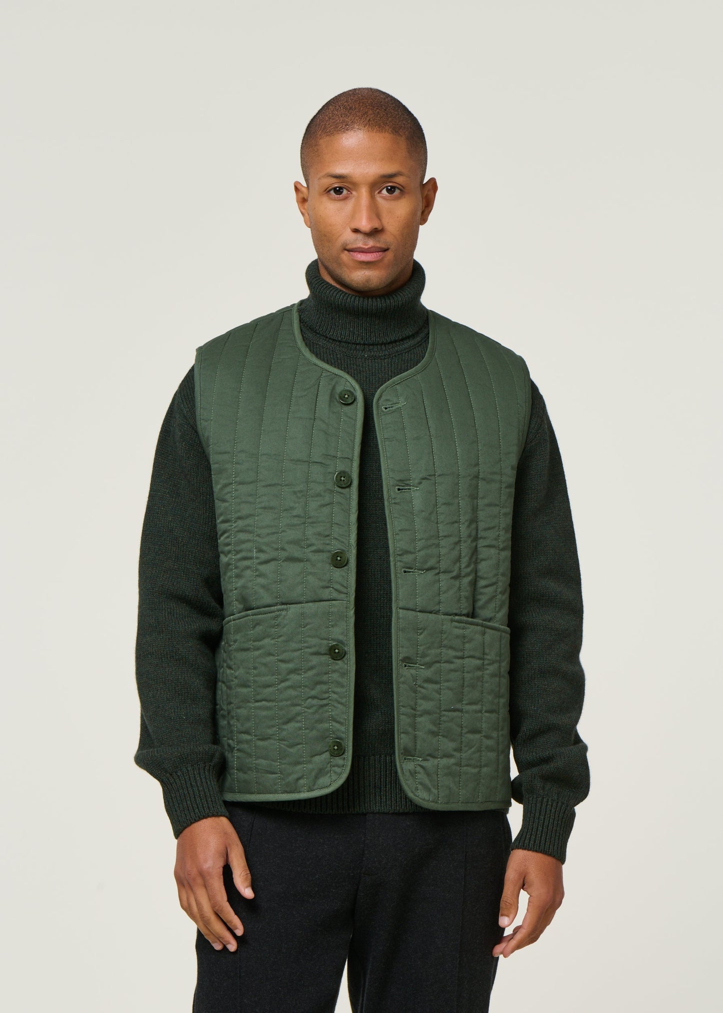 Veste matelassée sans manches en coton bio | vert "dark eucaliptus jon vest"