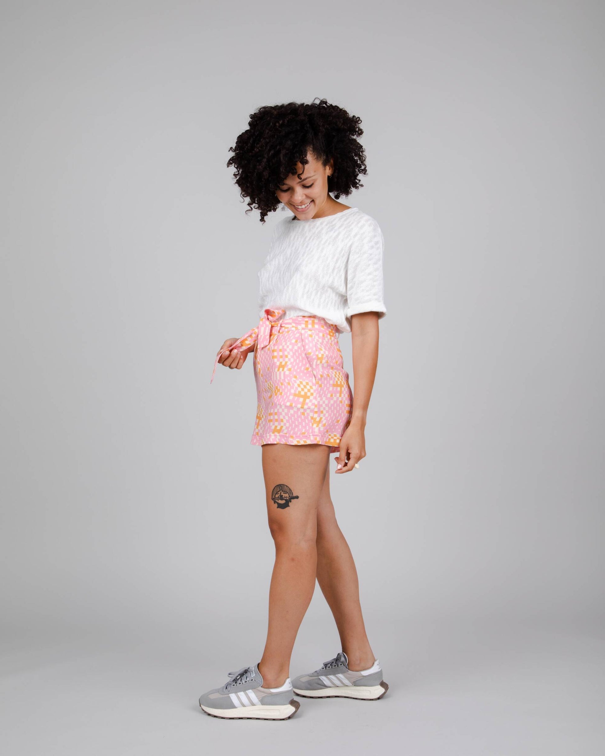 Short rose à motifs en ecovero et lin - dizzy belted short rose
