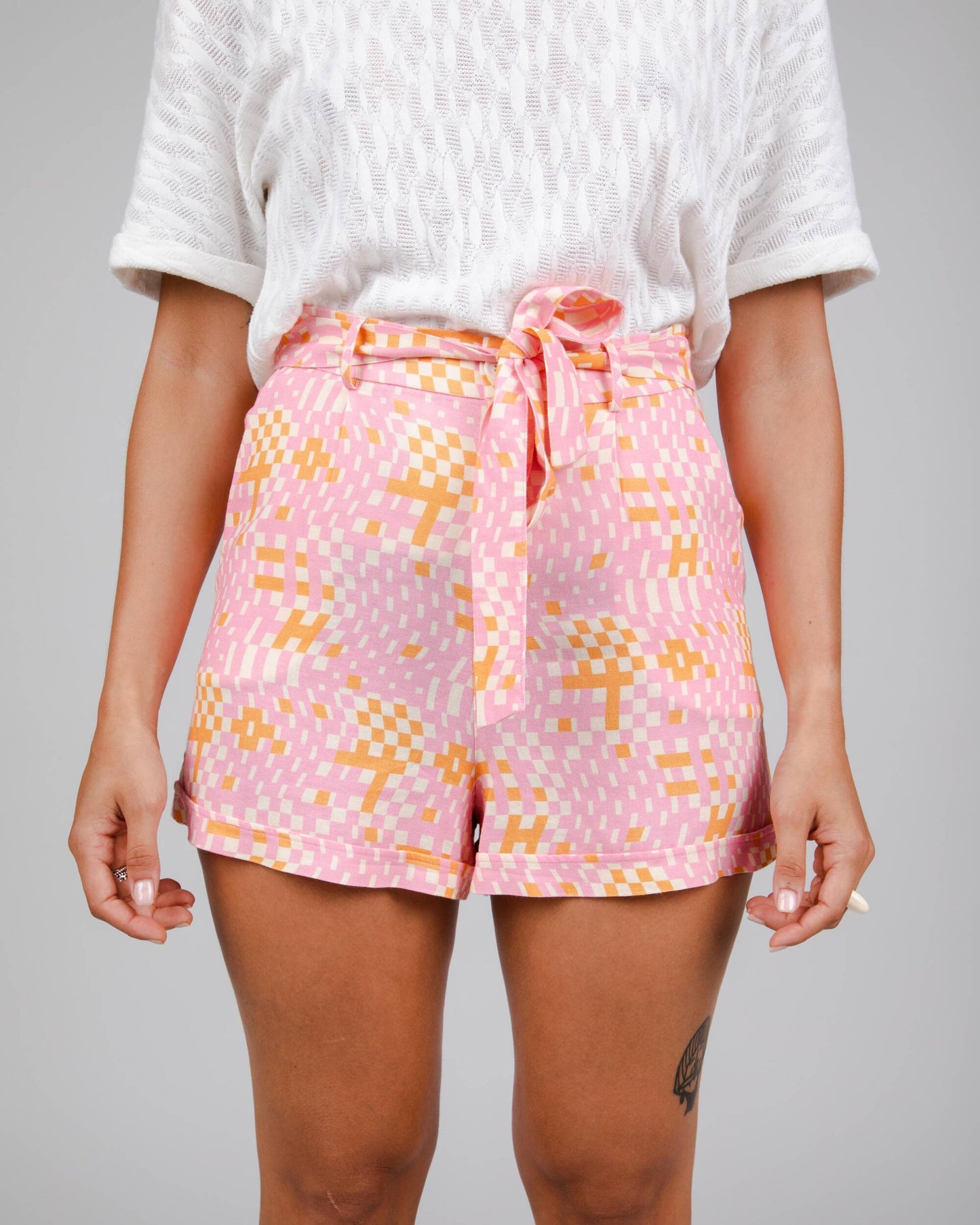 Short rose à motifs en ecovero et lin - dizzy belted short rose