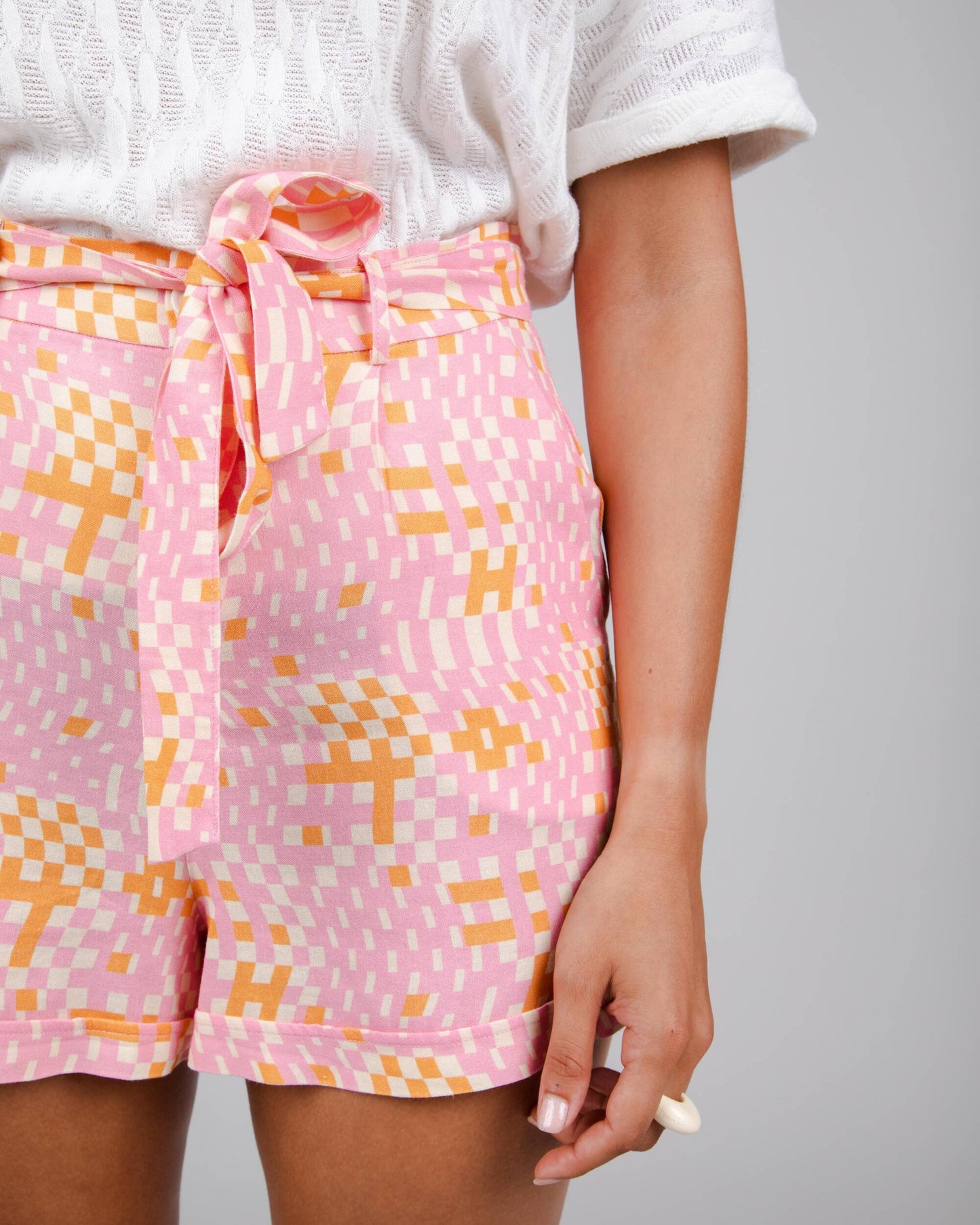 Short rose à motifs en ecovero et lin - dizzy belted short rose