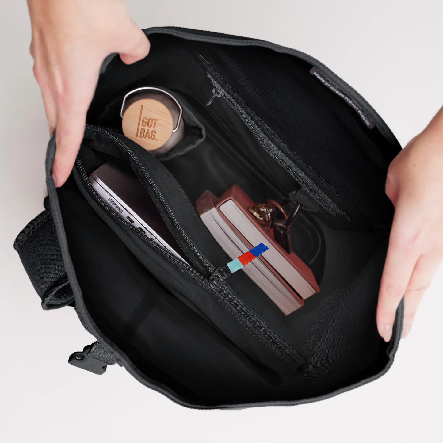Sac à dos imperméable 26L en matière recyclée | noir "ROLLTOP LITE 2.0 MONOCHROME BLACK"
