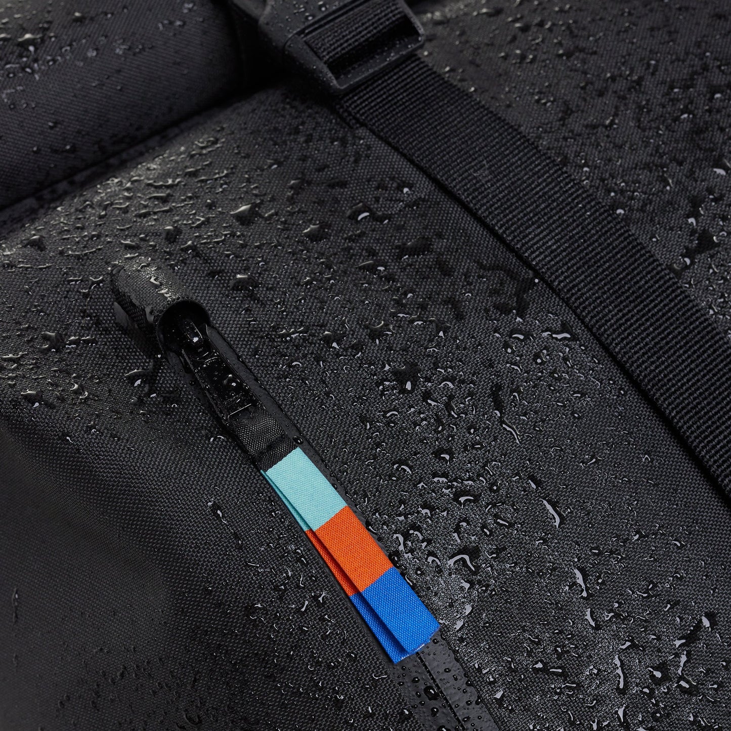 Sac à dos imperméable 26L en matière recyclée | noir "ROLLTOP LITE 2.0 MONOCHROME BLACK"