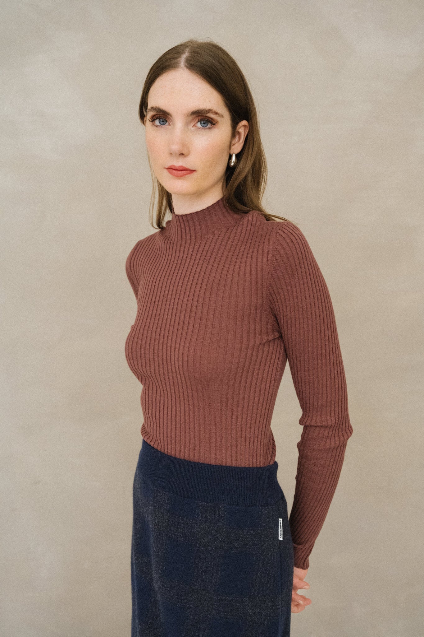 Sous-pull côtelé en coton biologique | violet "alaania - dark berry"