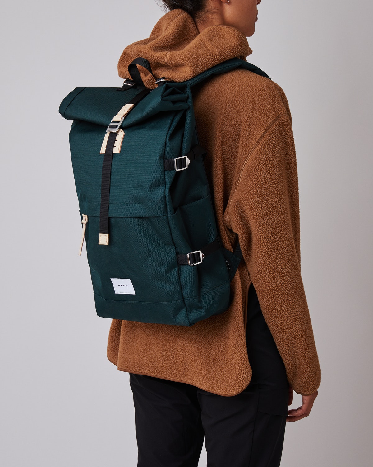 Sac à dos rolltop en matière recyclée | Vert "Bernt dark green with natural leather"
