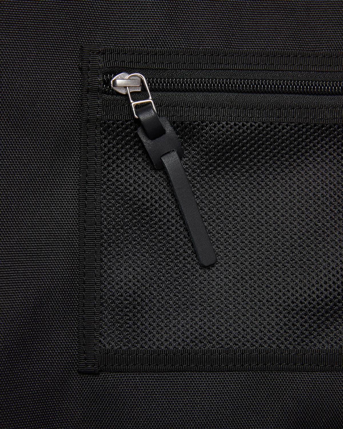 Sac de voyage en matières recyclées - noir "milton black with black leather"