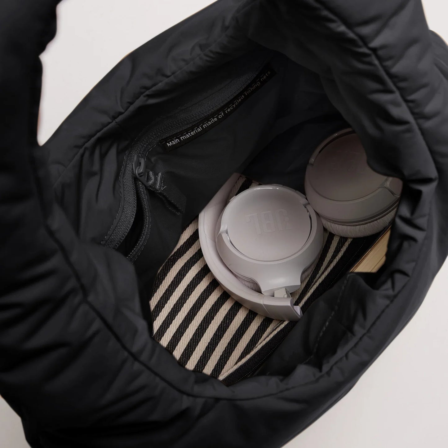 Sac épaule en matière recyclée | CLOUD SHOULDER BAG MONOCHROME black