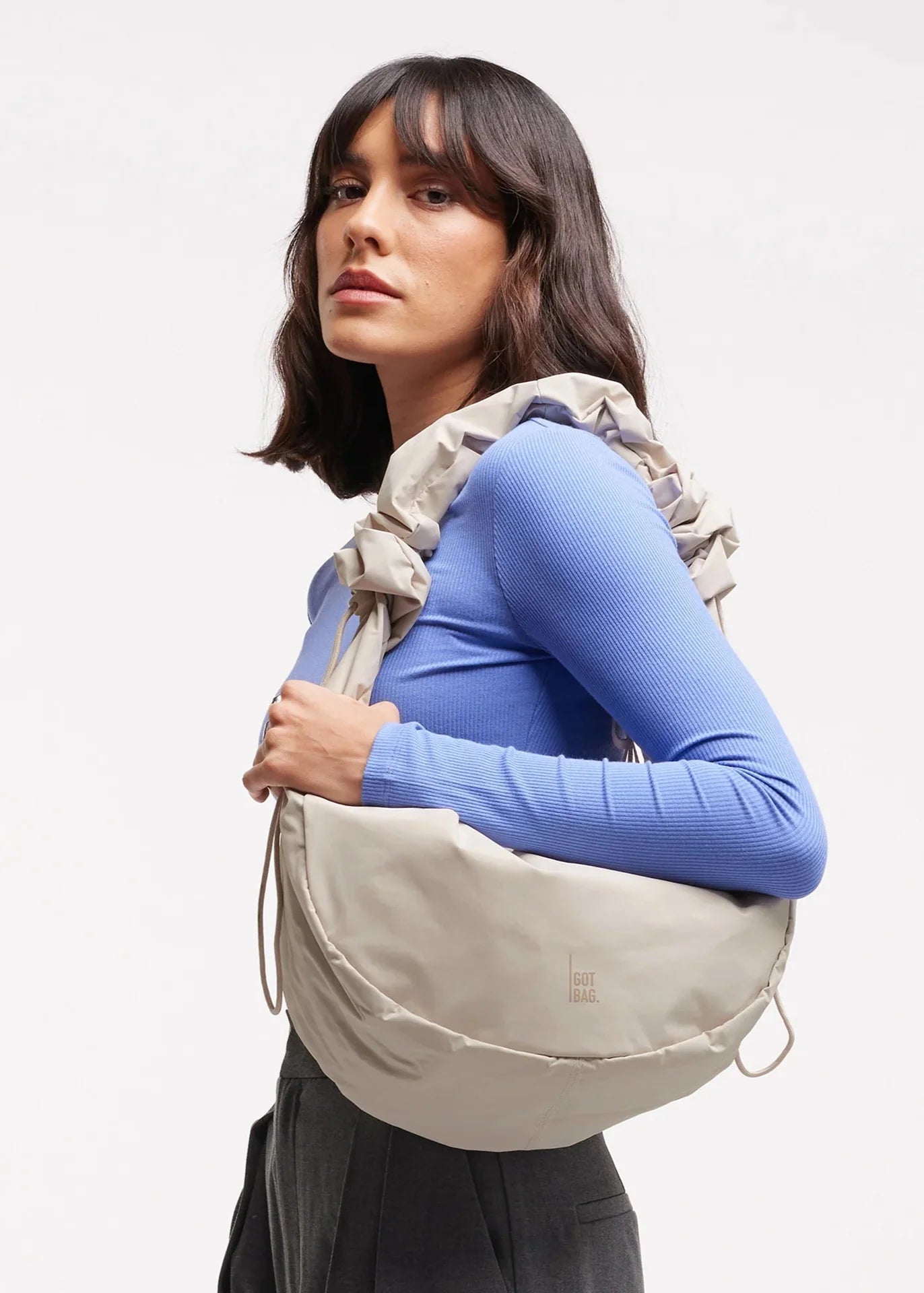 Sac bandoulière en matière recyclée | gris clair "MOON BAG RUFFLE soft shell gris"
