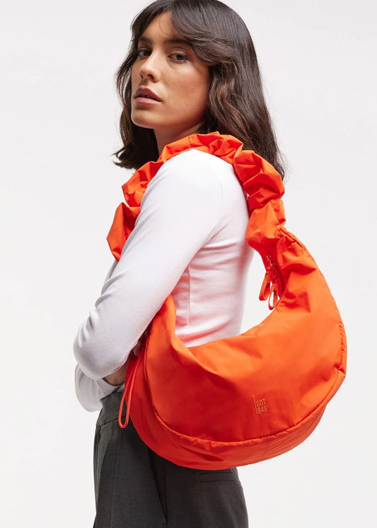Sac bandoulière en matière recyclée | orange "MOON BAG RUFFLE hot coral"