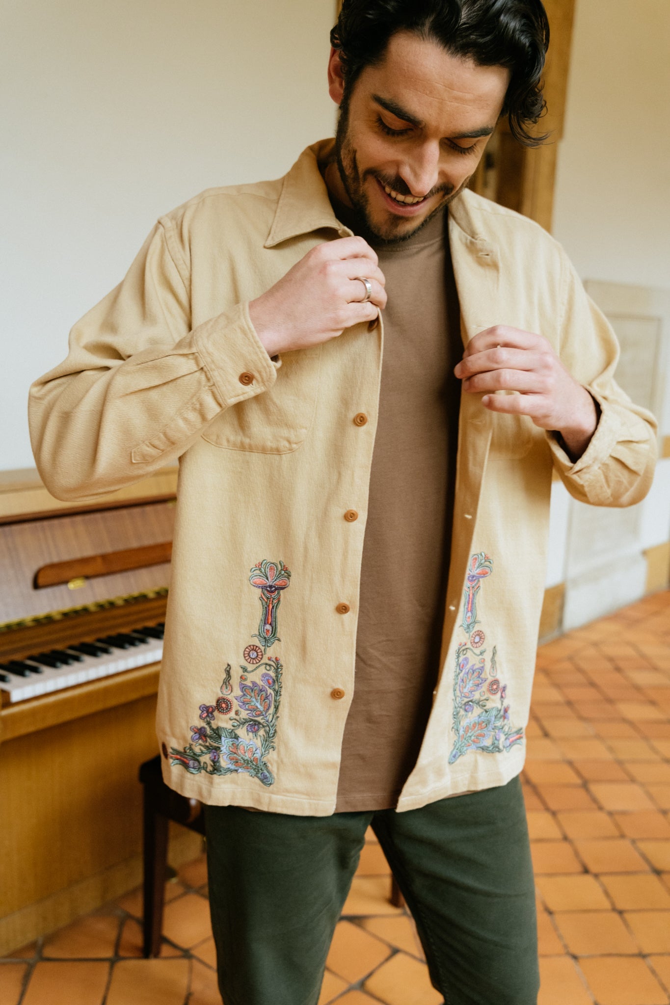 Chemise épaisse écru brodée en crêpe de coton bio - vincent floral cream