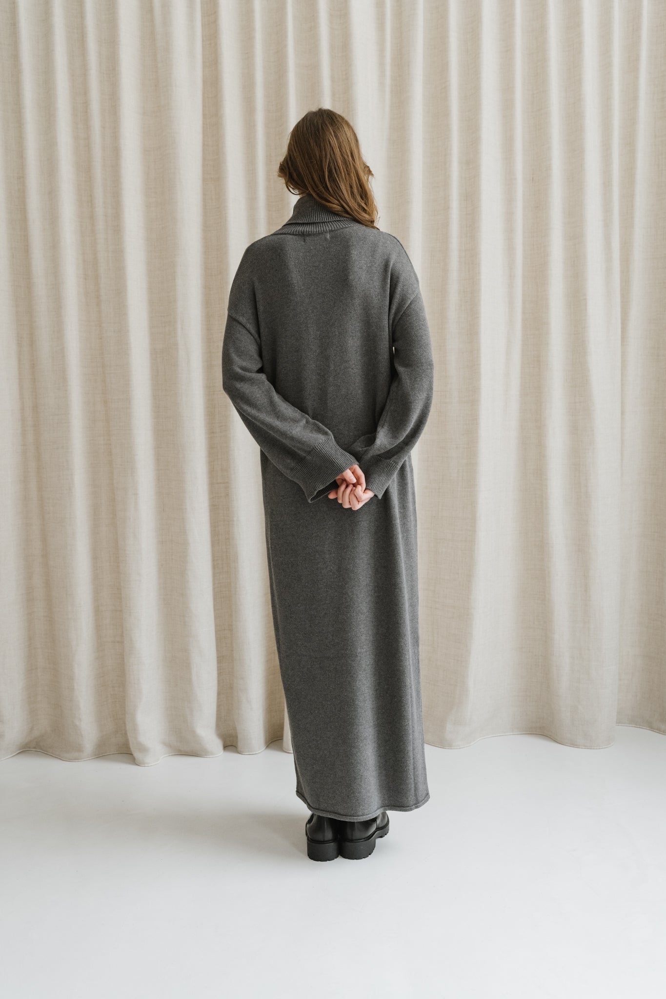 Robe longue col roulé en coton bio | gris "inari dark grey"
