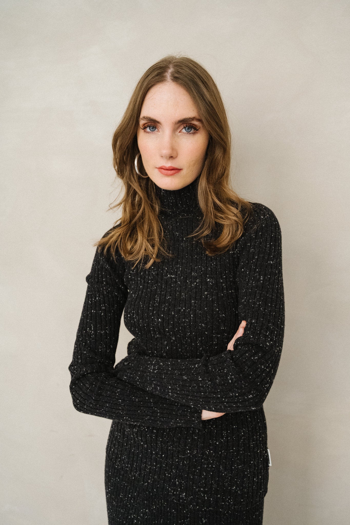 Pull côtelé en coton bio et laine | noir "alaania tweed - black-oatmilk"
