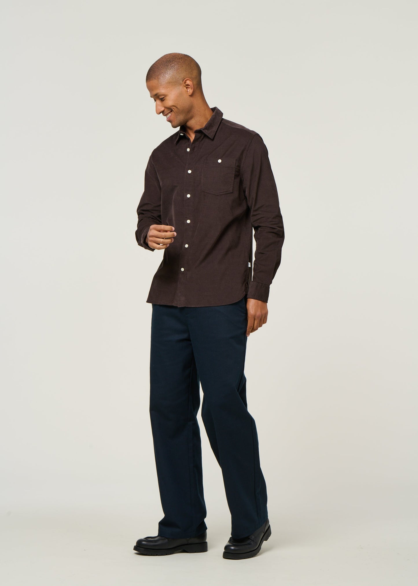 Chemise en velours côtelé | marron "corduroy shirt - chocolate torte"