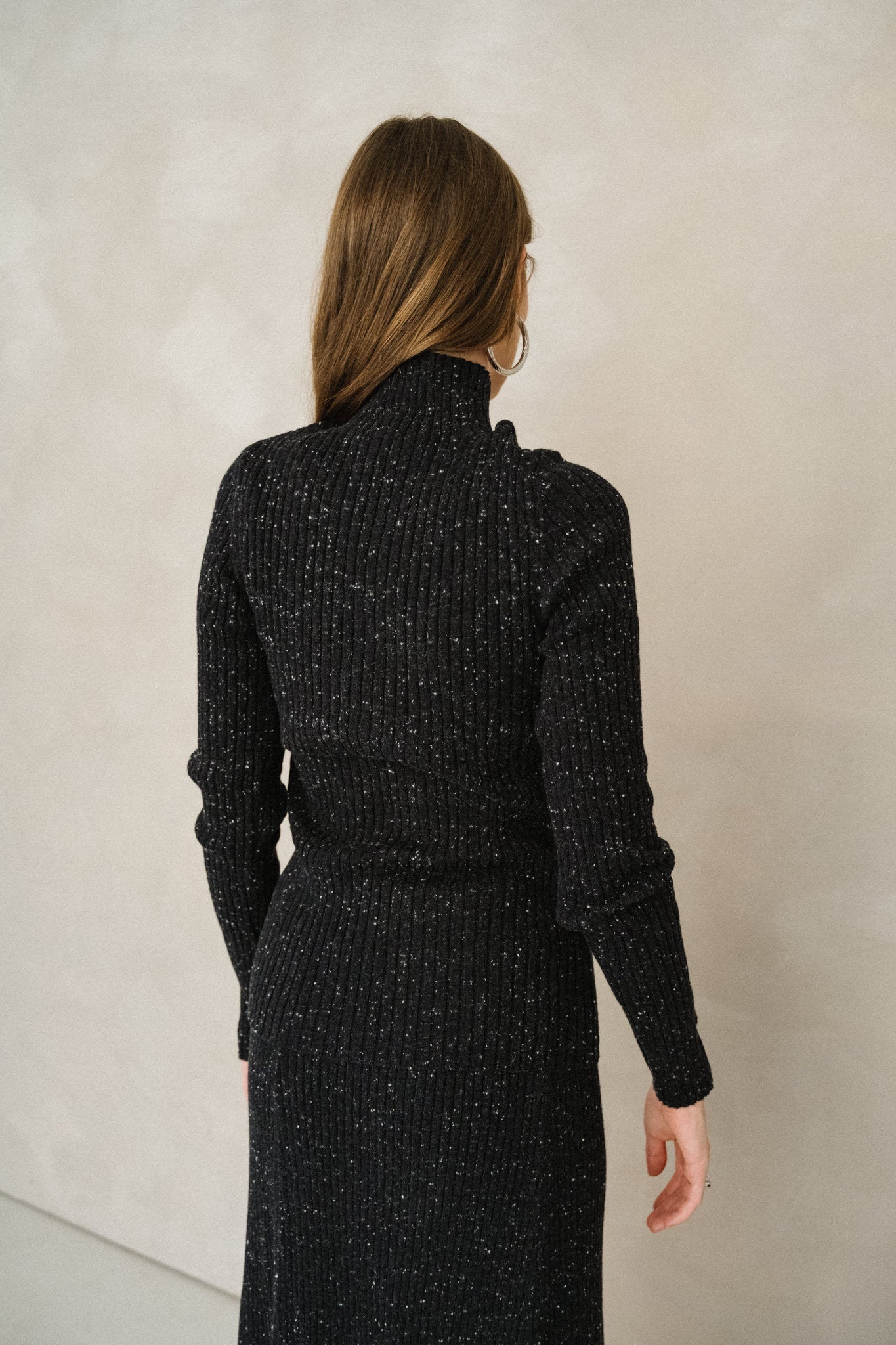 Pull côtelé en coton bio et laine | noir "alaania tweed - black-oatmilk"