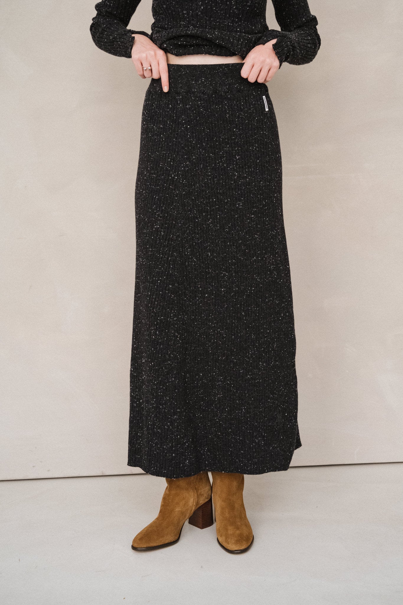 Jupe longue côtelée en coton bio et laine | noir "hanaa tweed - black-oatmilk"