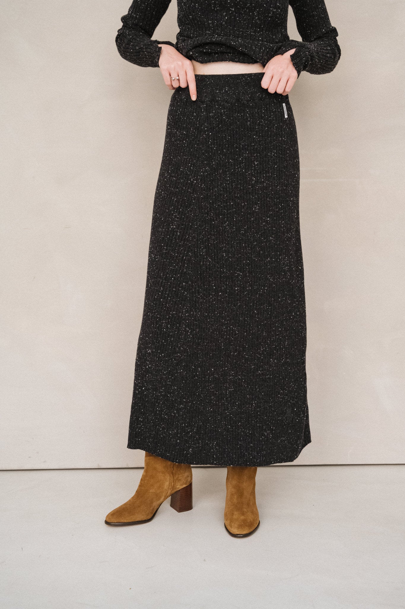 Jupe longue côtelée en coton bio et laine | noir "hanaa tweed - black-oatmilk"