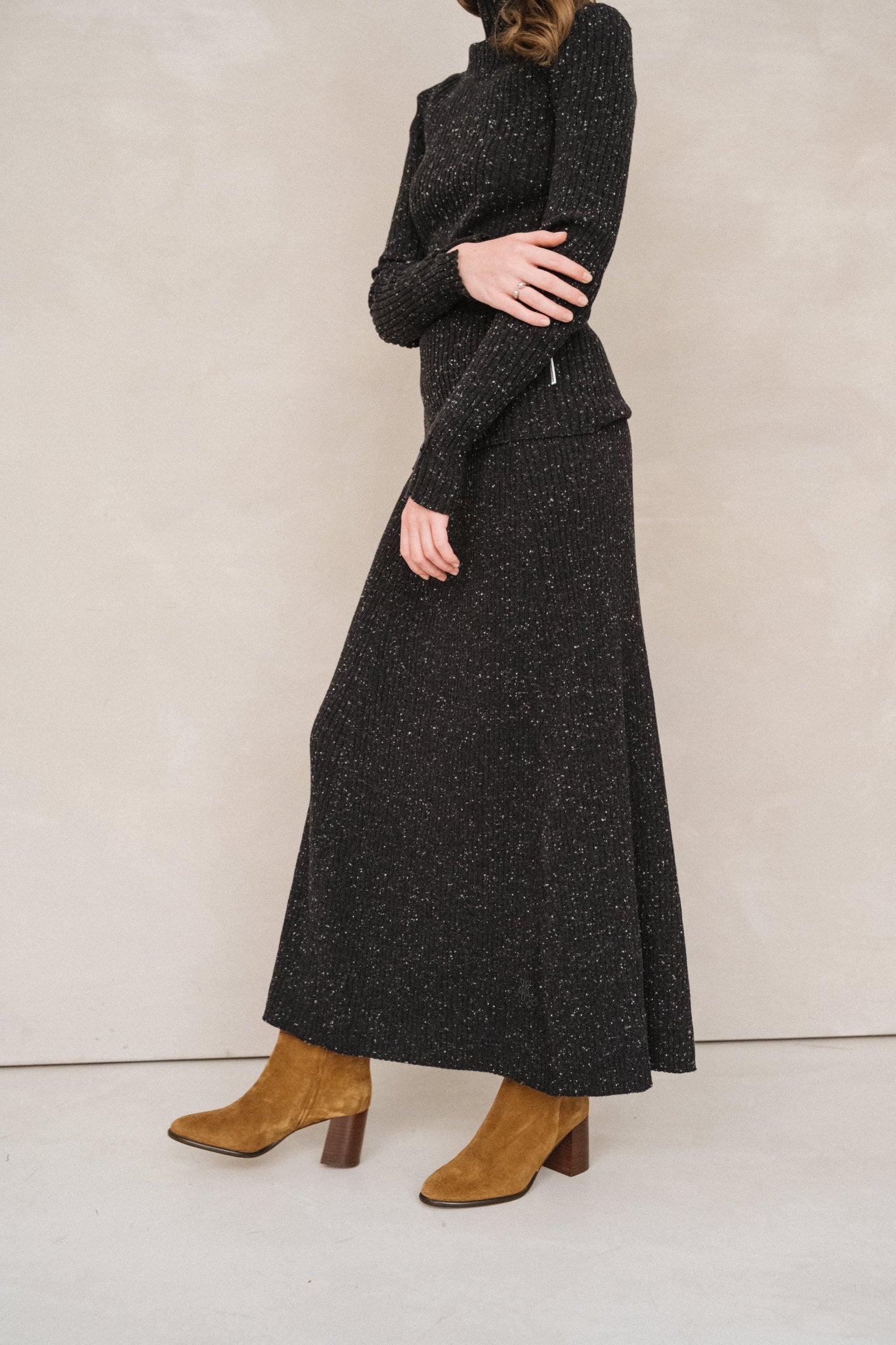 Jupe longue côtelée en coton bio et laine | noir "hanaa tweed - black-oatmilk"