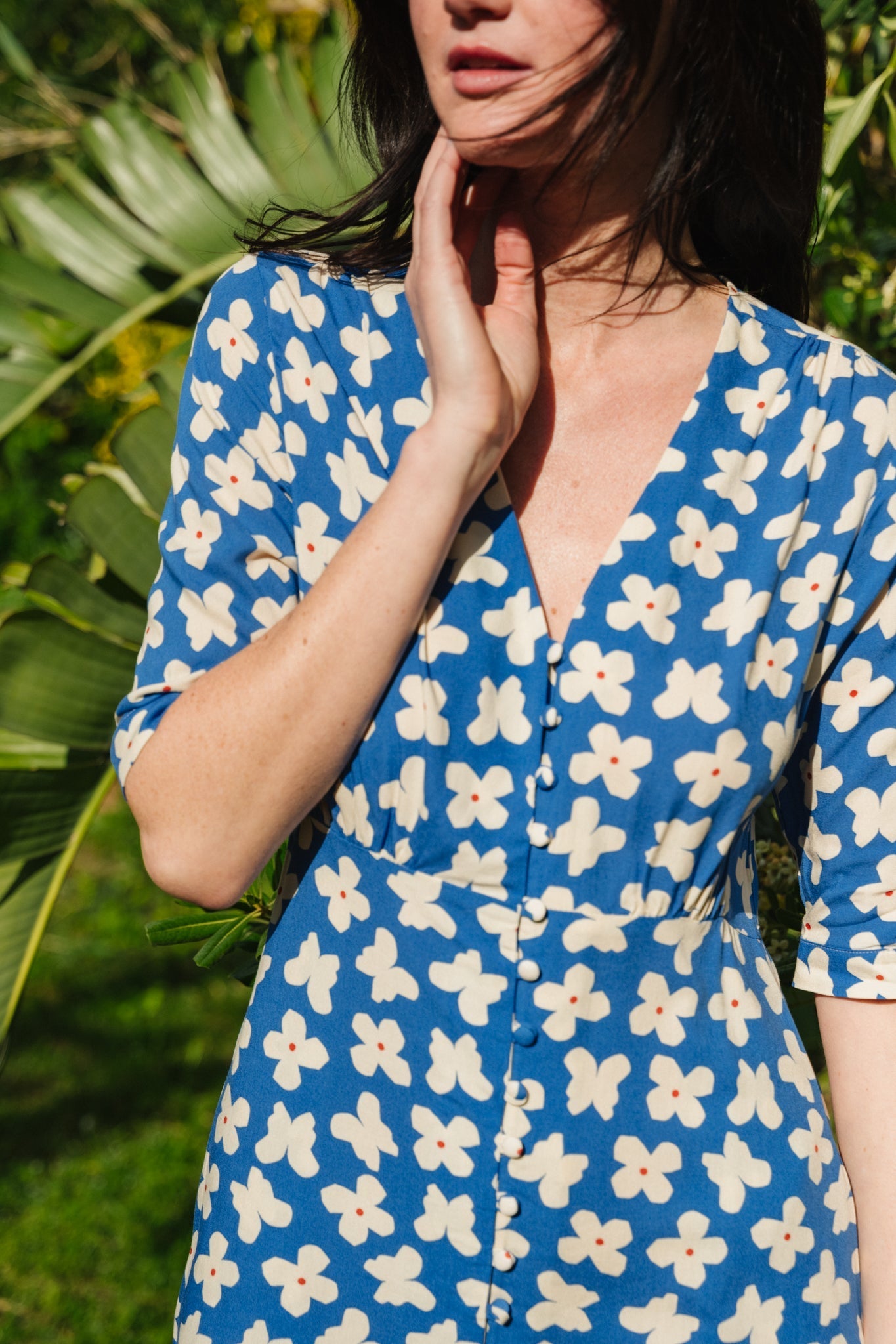 Robe midi à motifs en ecovero | bleu 'small butterfly camelia dress'