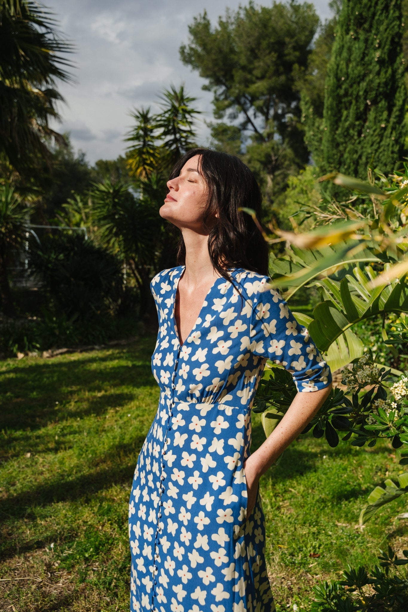 Robe midi à motifs en ecovero | bleu 'small butterfly camelia dress'