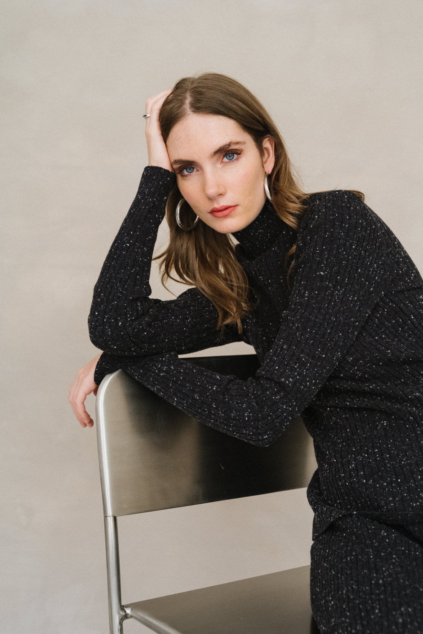Pull côtelé en coton bio et laine | noir "alaania tweed - black-oatmilk"
