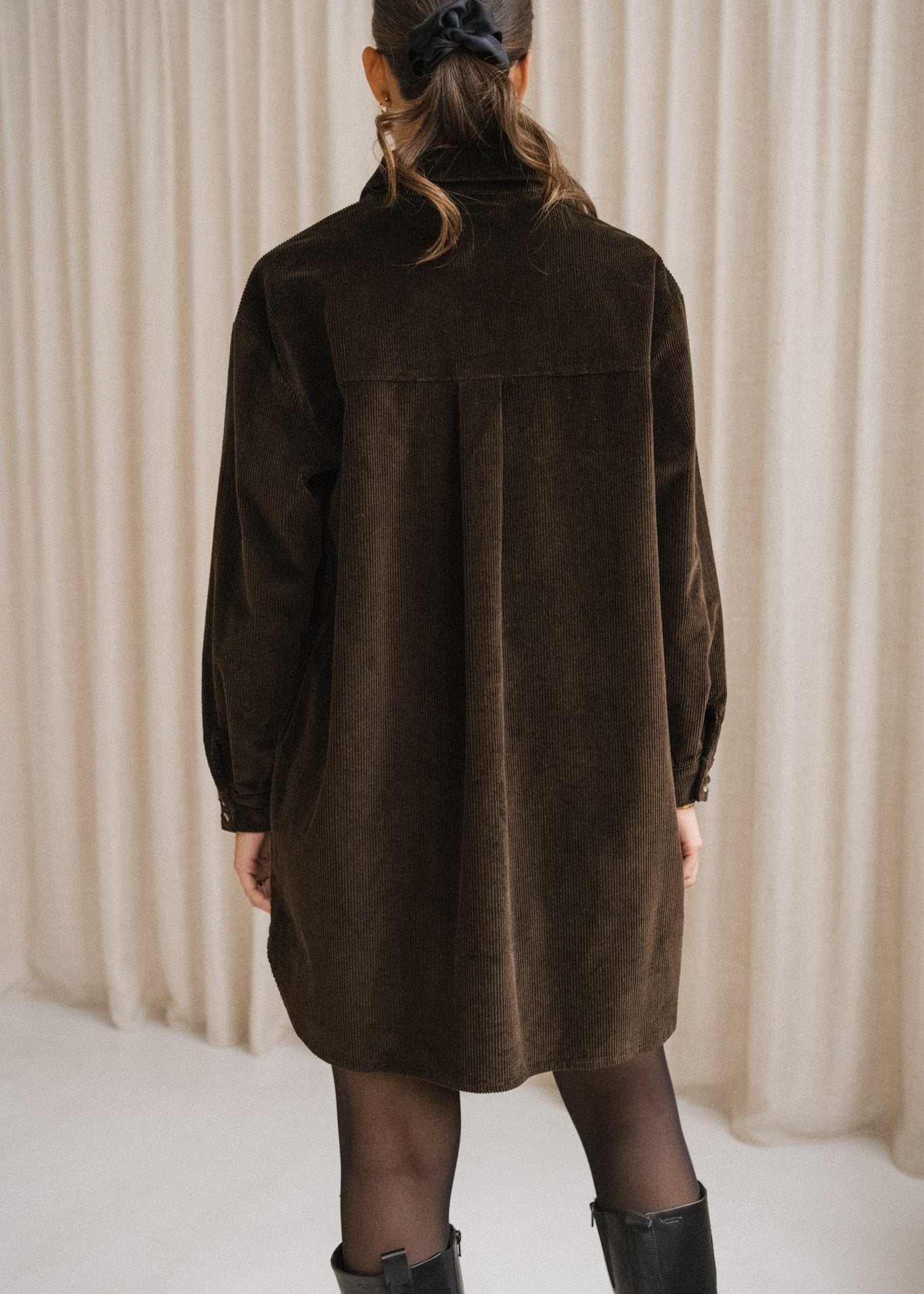 Robe chemise velours oversize en coton bio | chocolat "Jeanne"