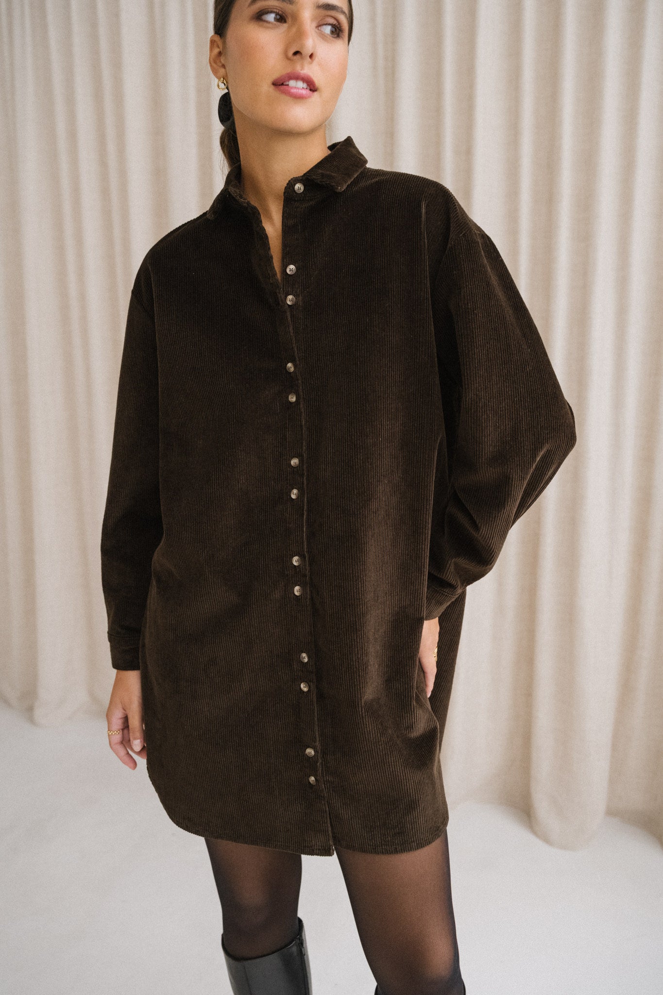 Robe chemise velours oversize en coton bio | chocolat "Jeanne"