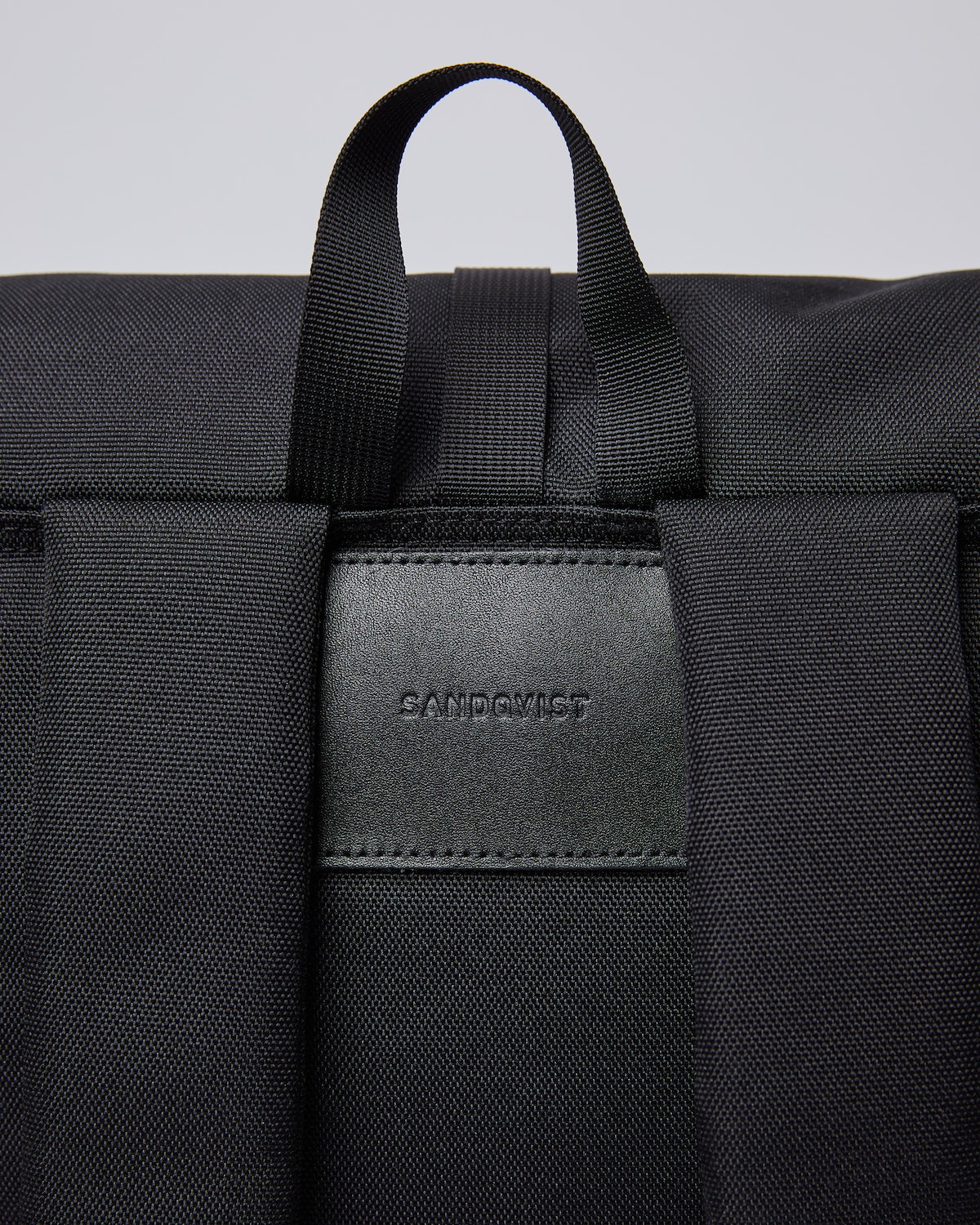 Sac à dos rolltop en matière recyclée | noir "Ilon black"