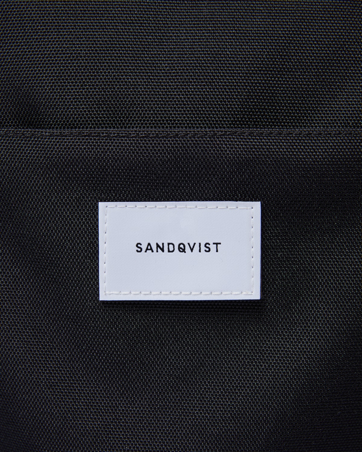 Sac à dos rolltop en matière recyclée | noir "Ilon black"