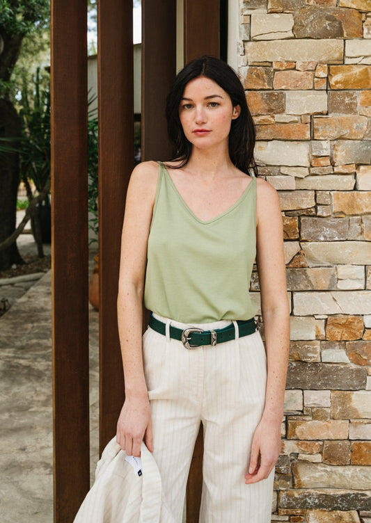 Débardeur col v en tencel | vert "triangle pale olive"