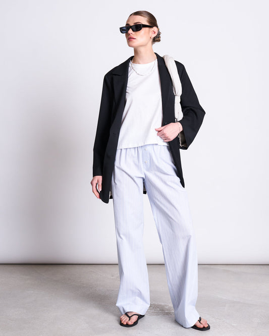 Pantalon ample en coton bio | bleu clair rayé "soby - blue/white striped"