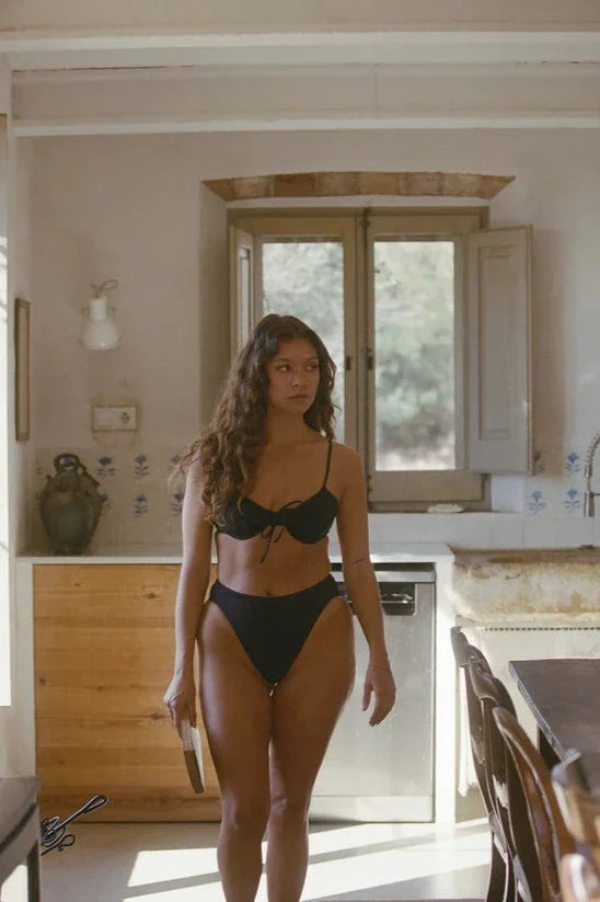 Haut de maillot noir en recyclé - guanaco