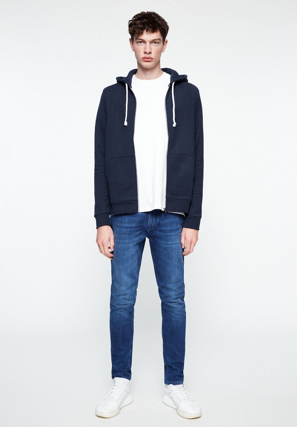 Sweat à capuche zippé marine en coton bio et polyester recyclé - joaa