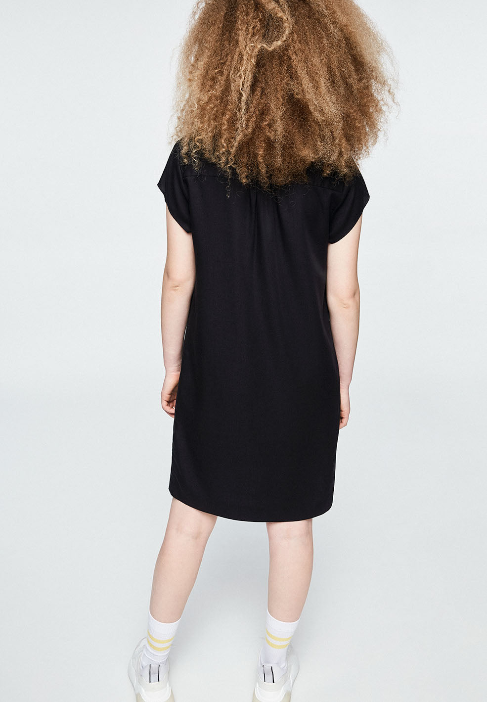 Robe col V noire en tencel - Lenkaa