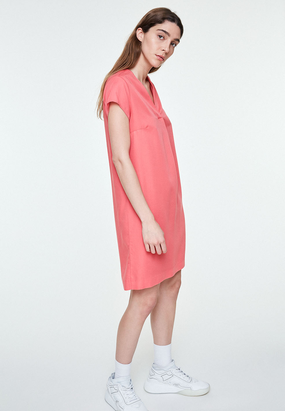 Robe col V rose en tencel - Lenkaa