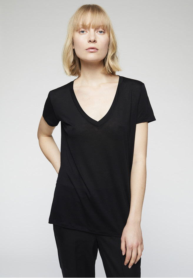 T-shirt col V noir en tencel - Juliaa
