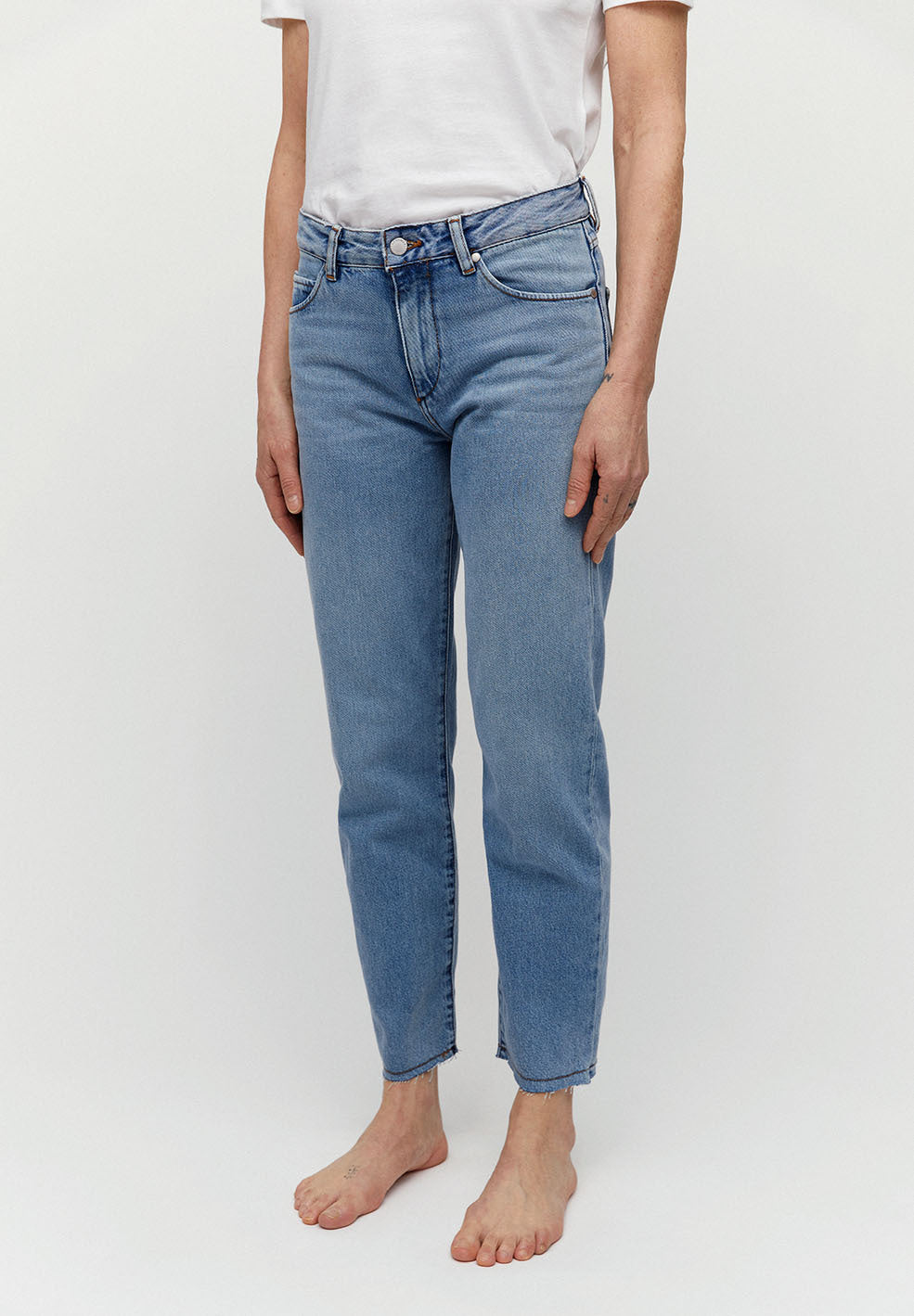 Jean droit bleu clair en coton bio -  Fjellaa cropped mid blue