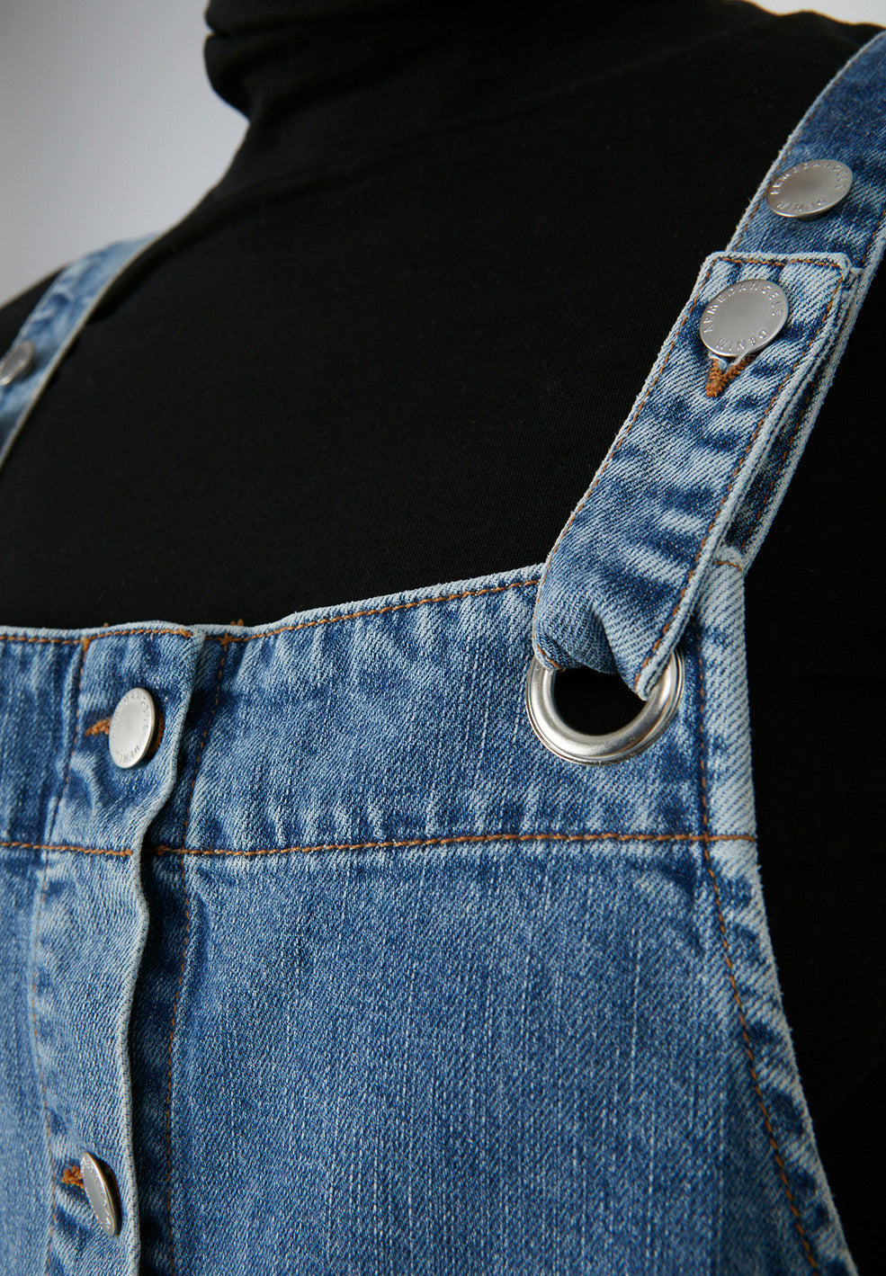 Robe salopette en jean bleu en coton bio - DAINAA