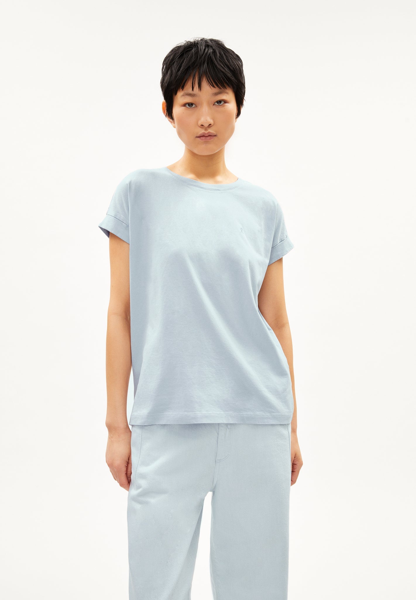 T-shirt bleu ciel en coton bio - idaara morning sky