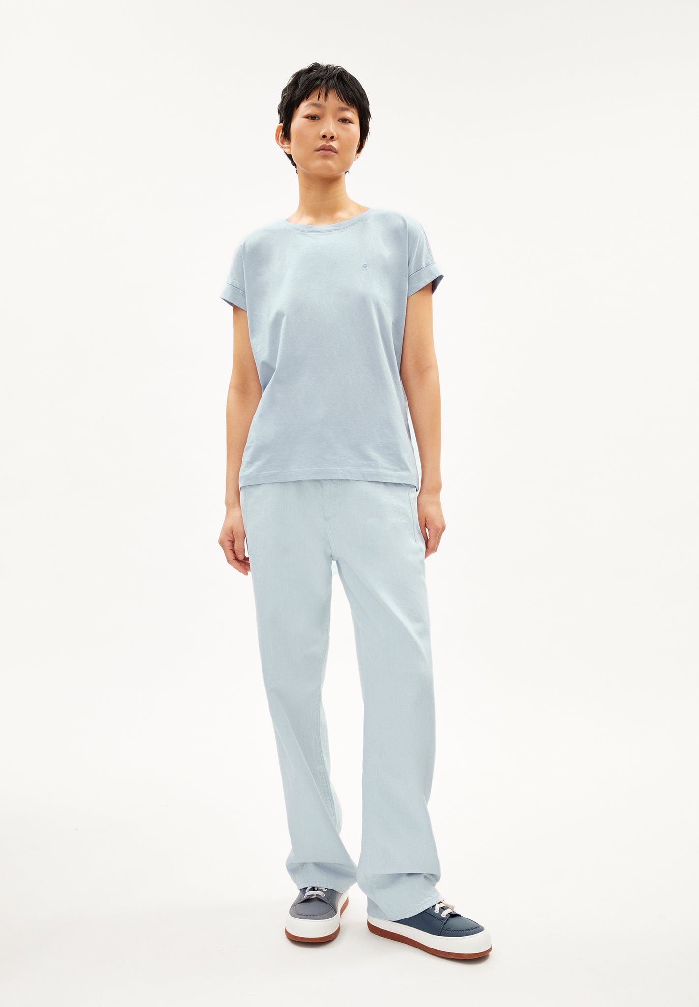 T-shirt bleu ciel en coton bio - idaara morning sky