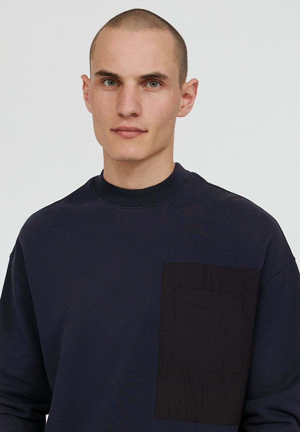 Sweat marine avec poche en coton bio - baadro pocket