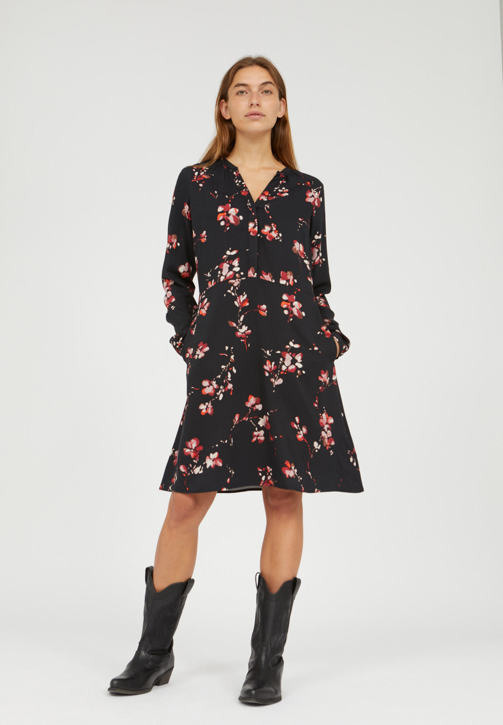 Robe imprimé floral noire en viscose - INAARI FLOWER BATIK