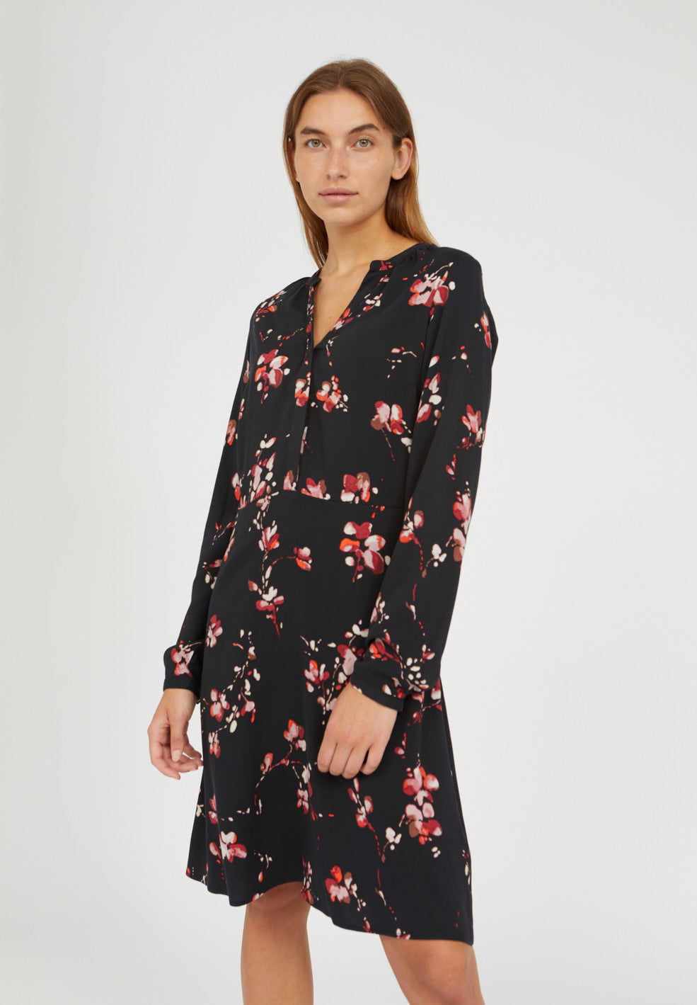 Robe imprimé floral noire en viscose - INAARI FLOWER BATIK