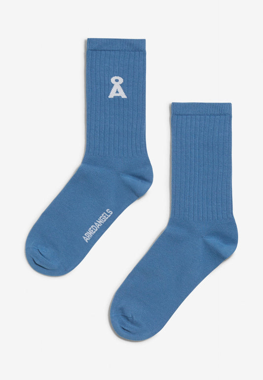 Chaussettes bleues en coton bio et matière recyclée - saamu bold stripes cloudbusting