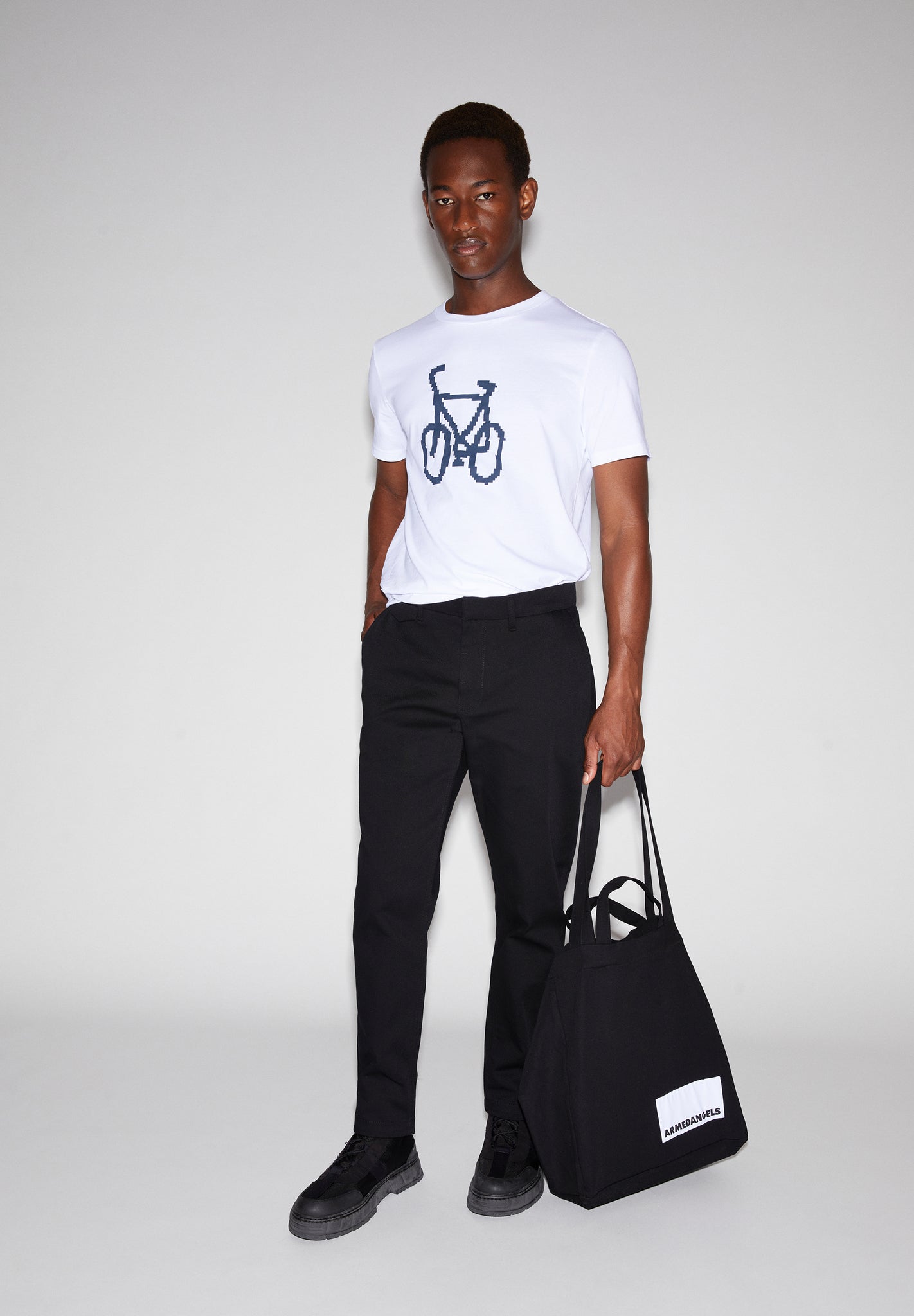 Pantalon chino en coton bio et recyclé | noir "alvaaro premium black"